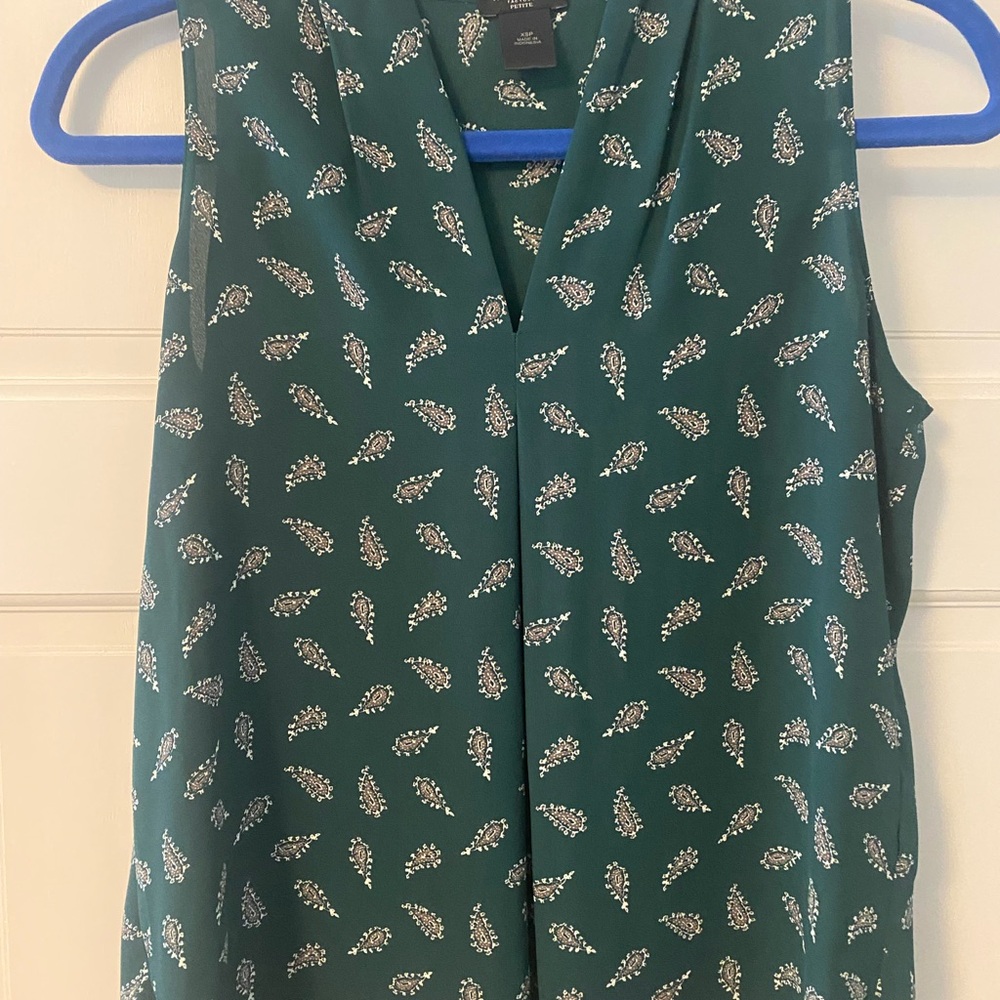 Ann Taylor Factory Teal Sleeveless Blouse with Leaf Pattern